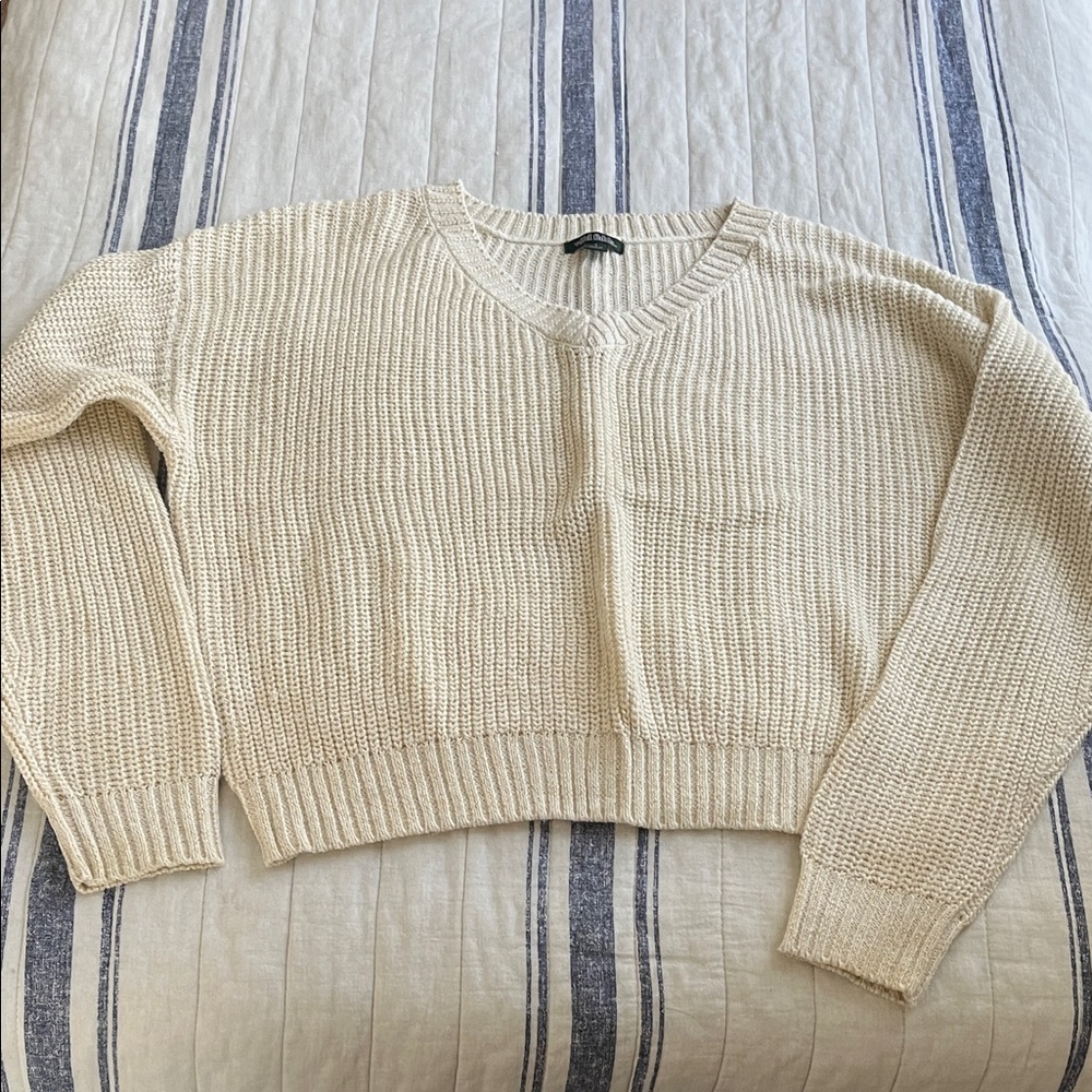 Wild Fable Cropped Cream V-Neck Sweater